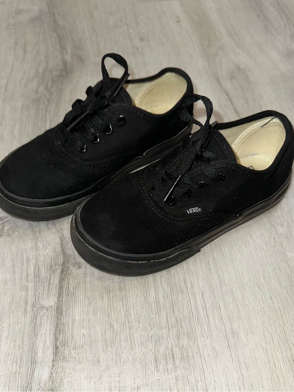 Vans Kids Black Canvas Low-Top Sneakers - Classic Lace-Up - Toddler size 10